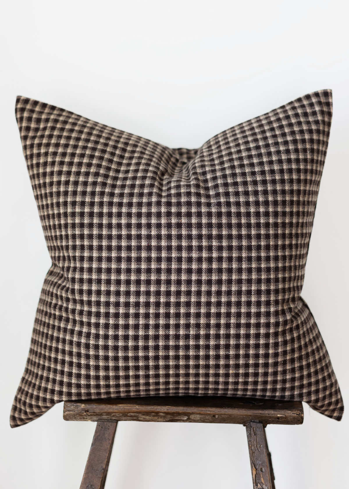 Ascot - Brown - 18x18, 22x22