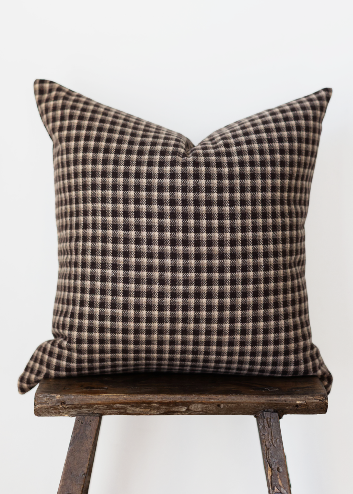 Ascot - Brown - 18x18, 22x22
