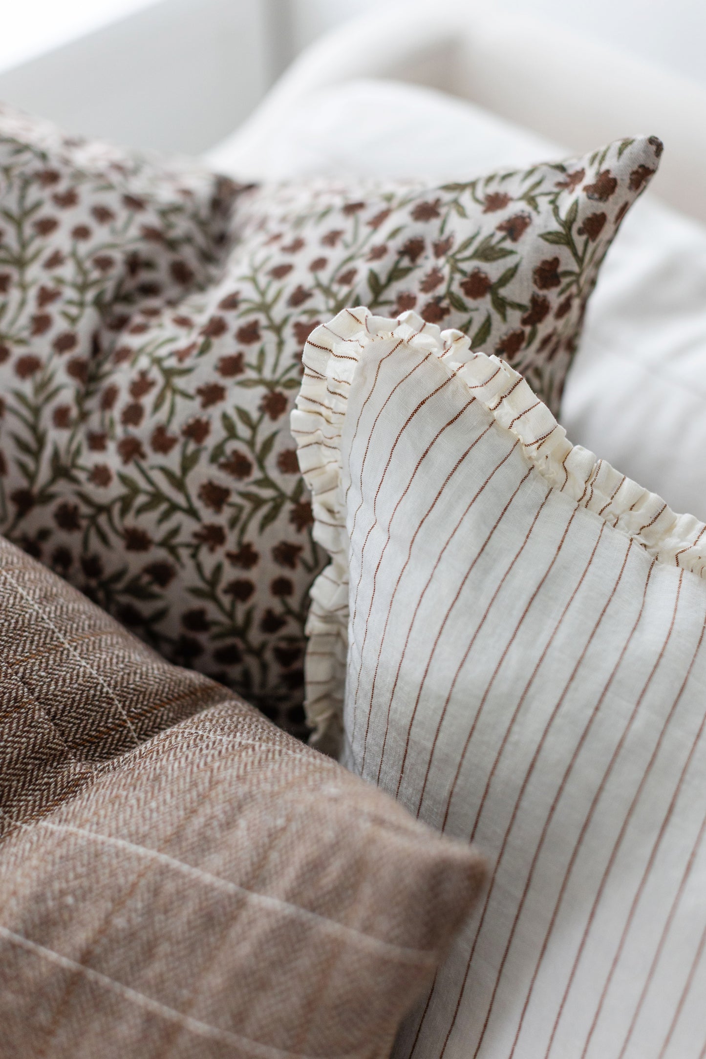 Moreton - Ruffle Edge - 20x20