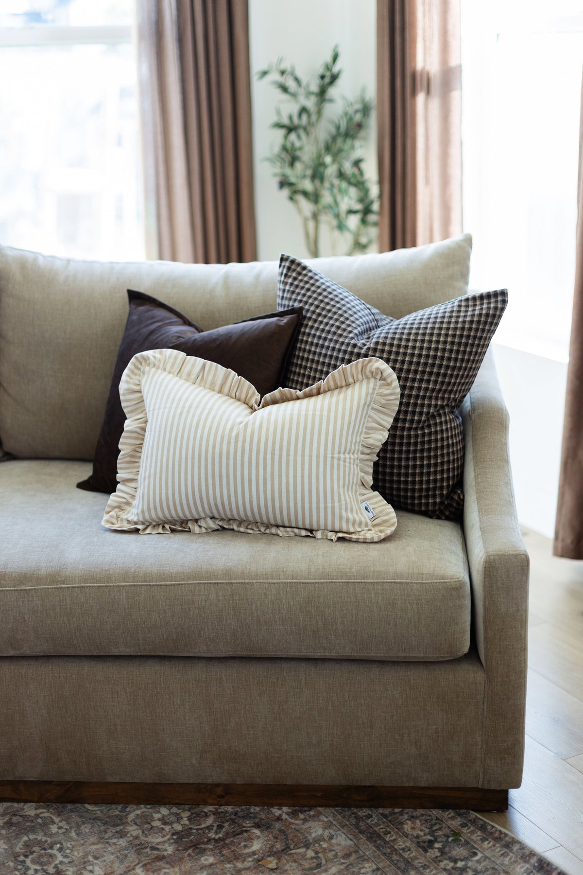 Ascot - Brown - 18x18, 22x22