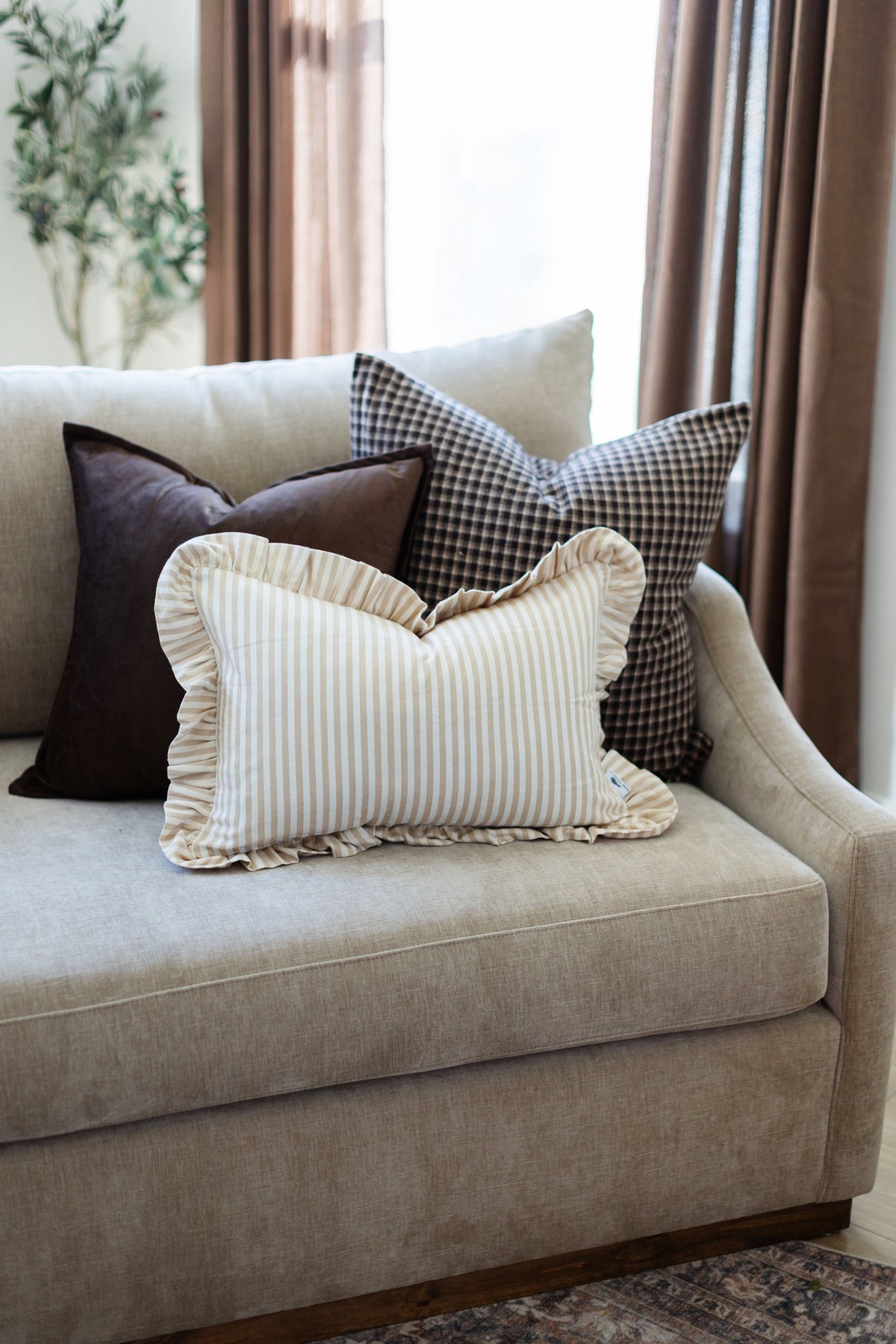 Ascot - Brown - 18x18, 22x22