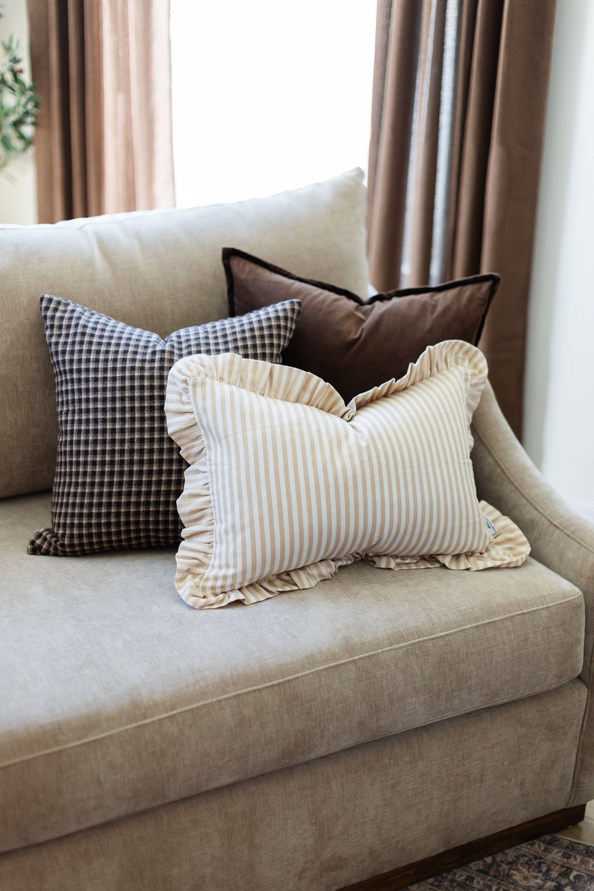 Ascot - Brown - 18x18, 22x22