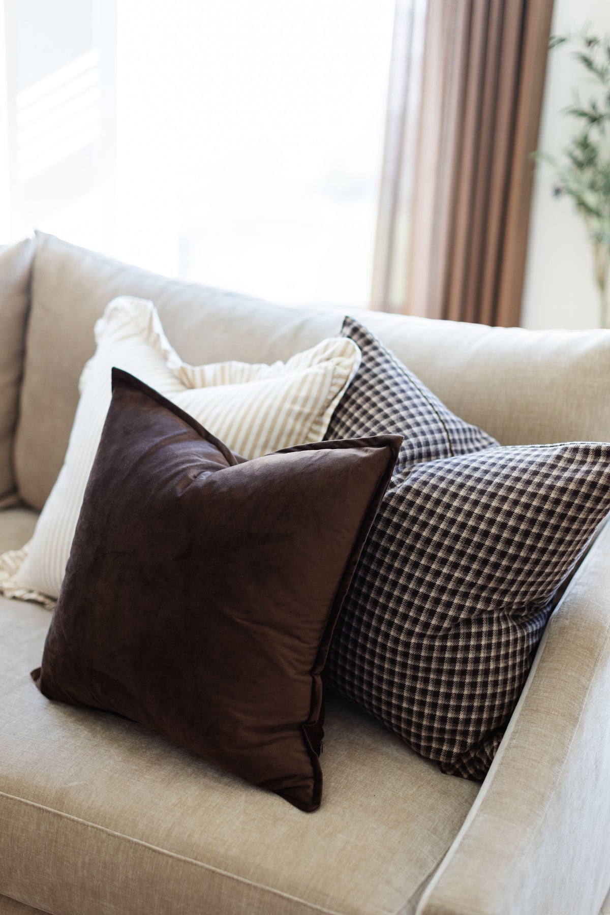 Ascot - Brown - 18x18, 22x22